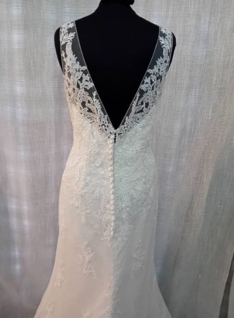 Сукня весільна зі шлейфом anna sorrano з мереживом розмір 16 xl