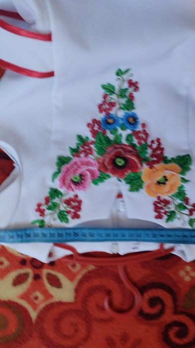 Вишита сукня на дівчинку