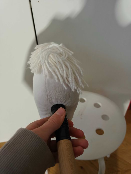 Hobby horse koń na patyku biały