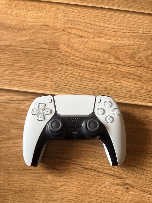 Playstation 5 825 gb + comando + 4 jogos