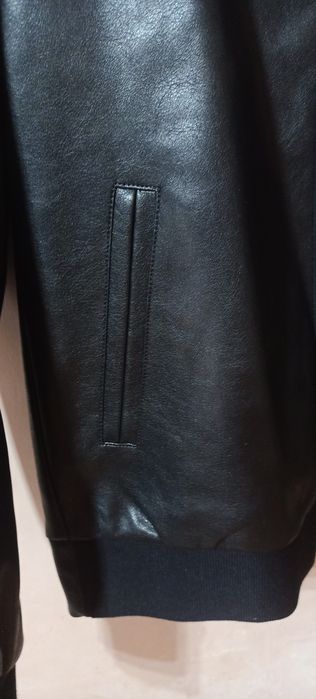 Kurtka z Eko Skóry Czarna Slim Fit Roz.M