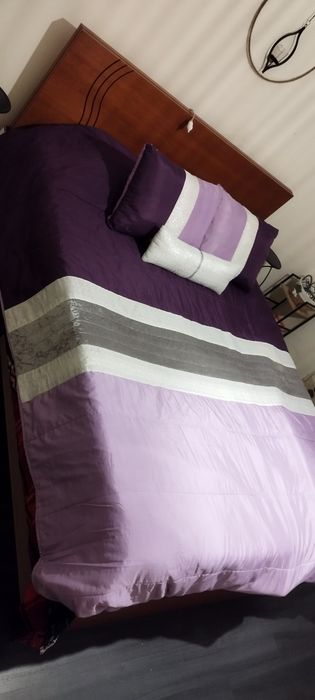 Cama em pinho com cabeceira em pinho e estrado já incluído
