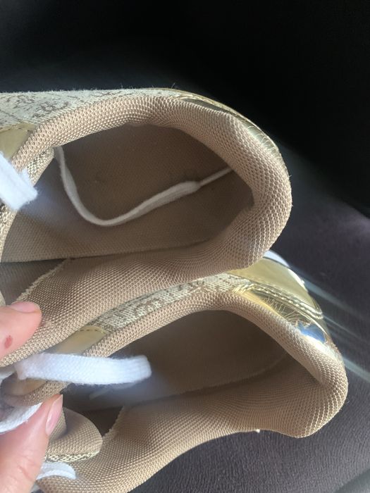 Buty jak  marki Guess beżowe