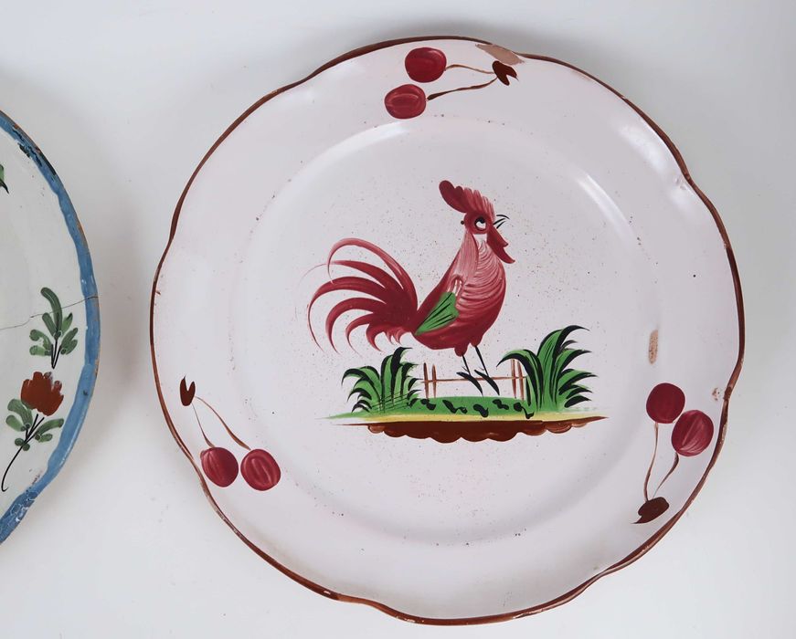 Dois pratos em faiança antiga Galos