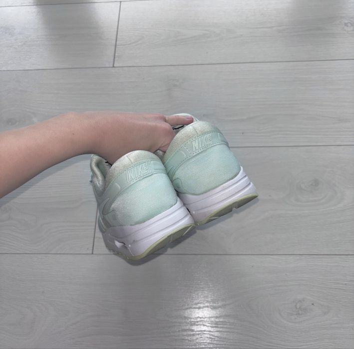 Buty Nike rozmiar 38,5 miętowe