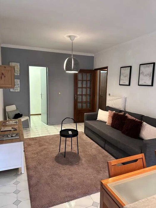Arrenda-se apartamento, T1. totalmente mobilidade, com ar condicionado e pronto a habitar