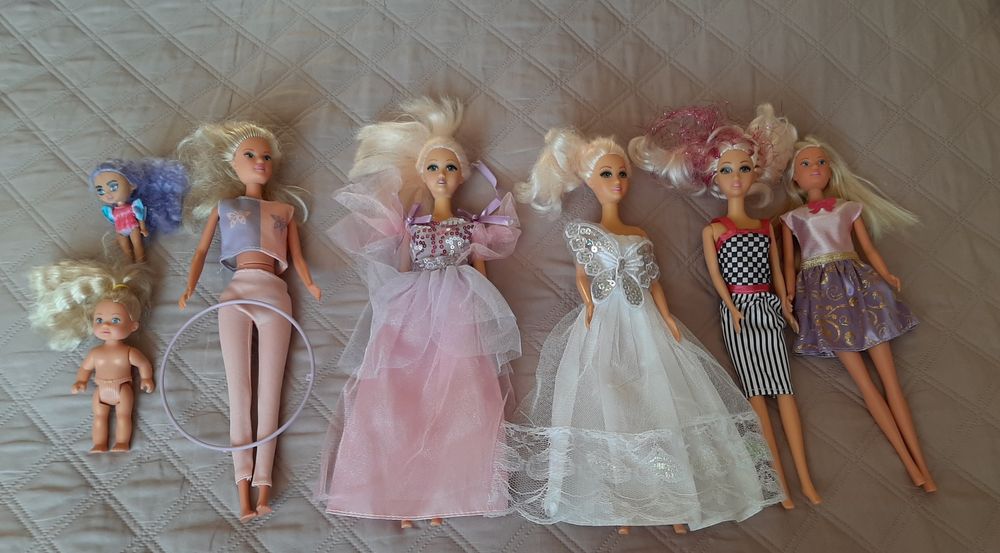 Lalki Barbie z ubrankami i akcesoriami