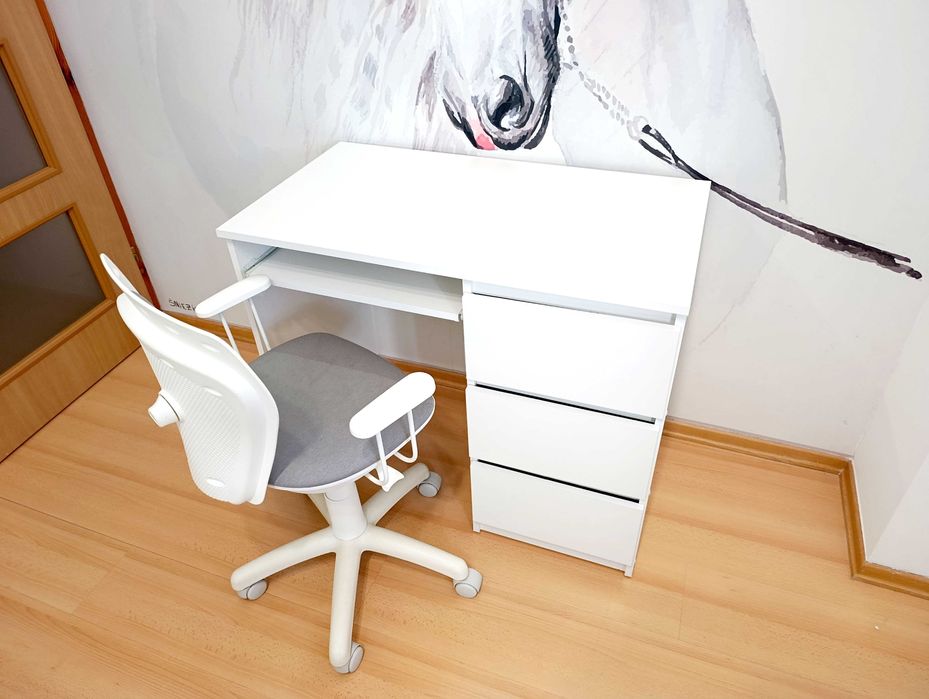 Biurko z fotelem komplet biały