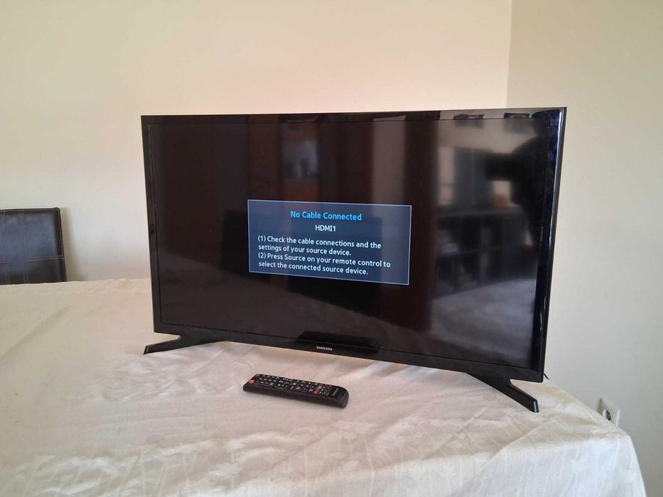 TV Samsung 32” – Modelo UE32J4000 – Bom estado