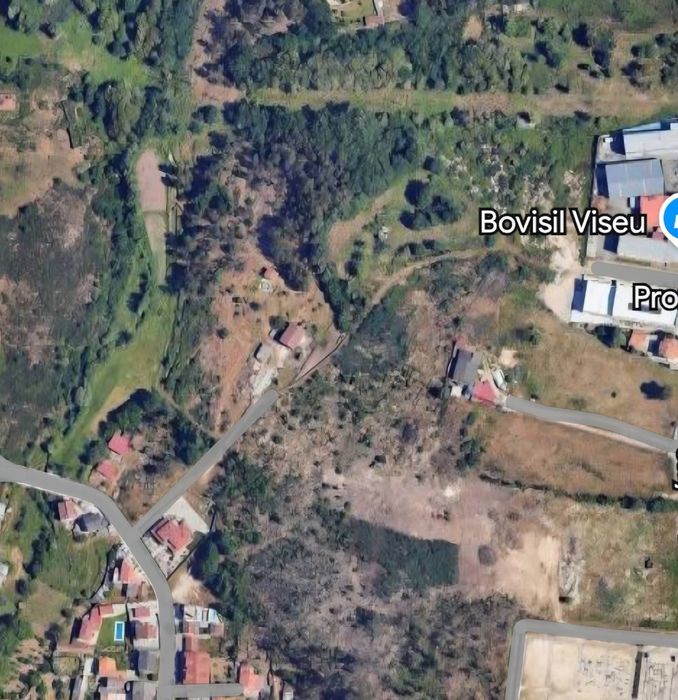 Terreno a 3km da Câmara Municipal para 4 moradias geminadas