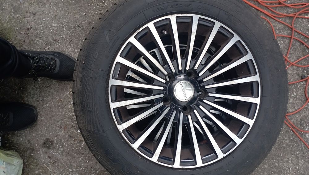Felgi aluminiowe 15 cali- Lancia Kappa z oponami