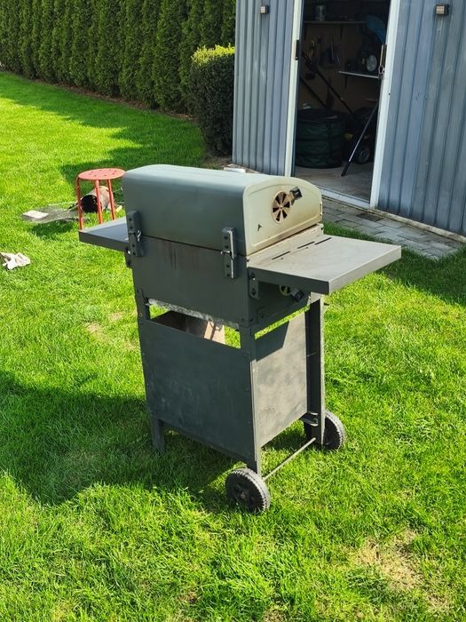 Grill węglowy roczny dobry stan