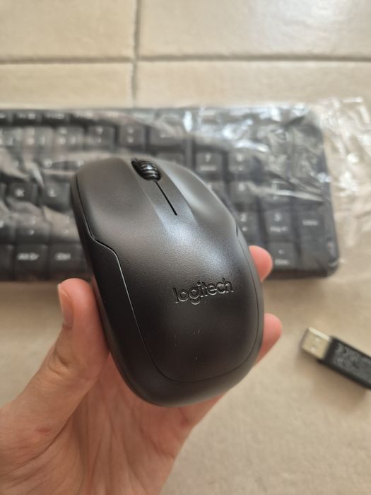 Logitech MK220 teclado + rato