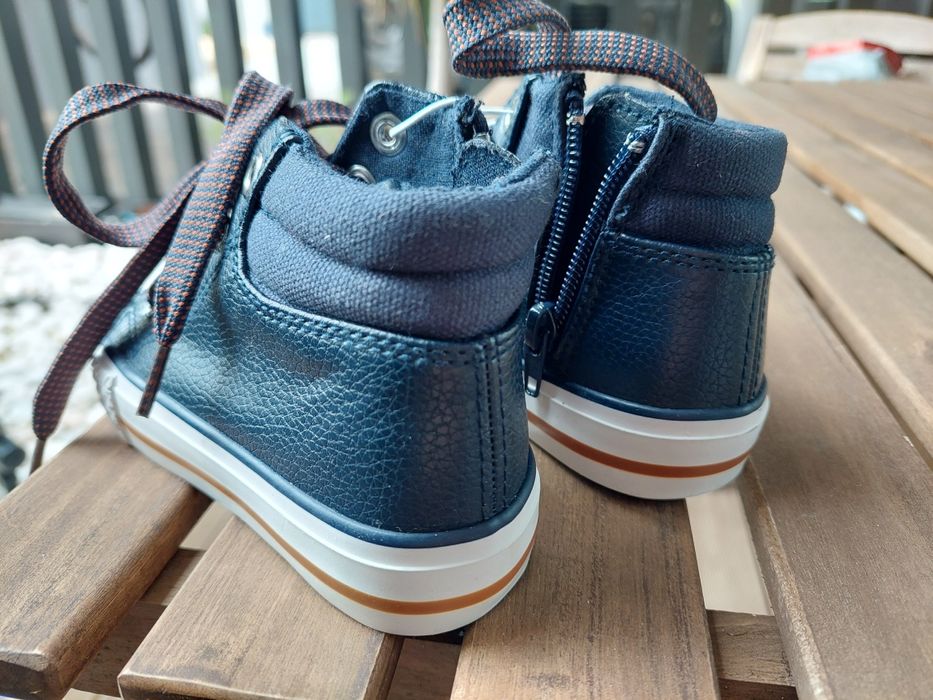 Sapatilhas bota, menino, novo, tamanho 25