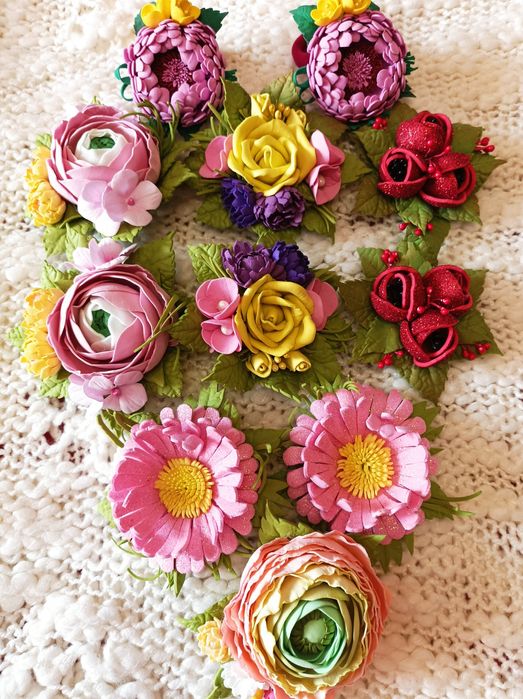 Прикраси  для волосся( заколки, резинки) з фоамірану .