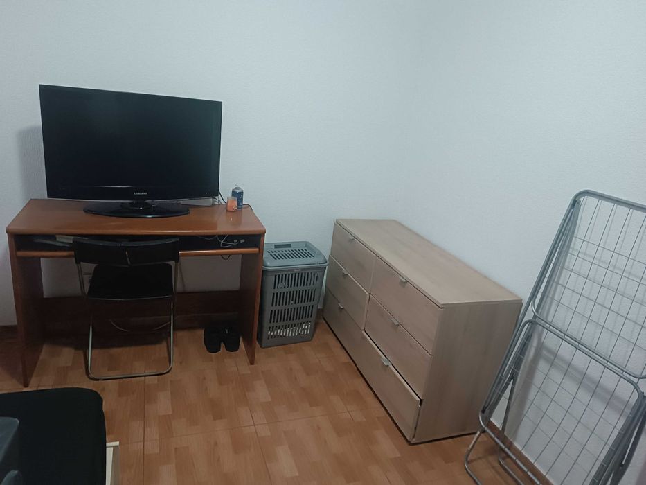 Arrenda -se quarto solteiro