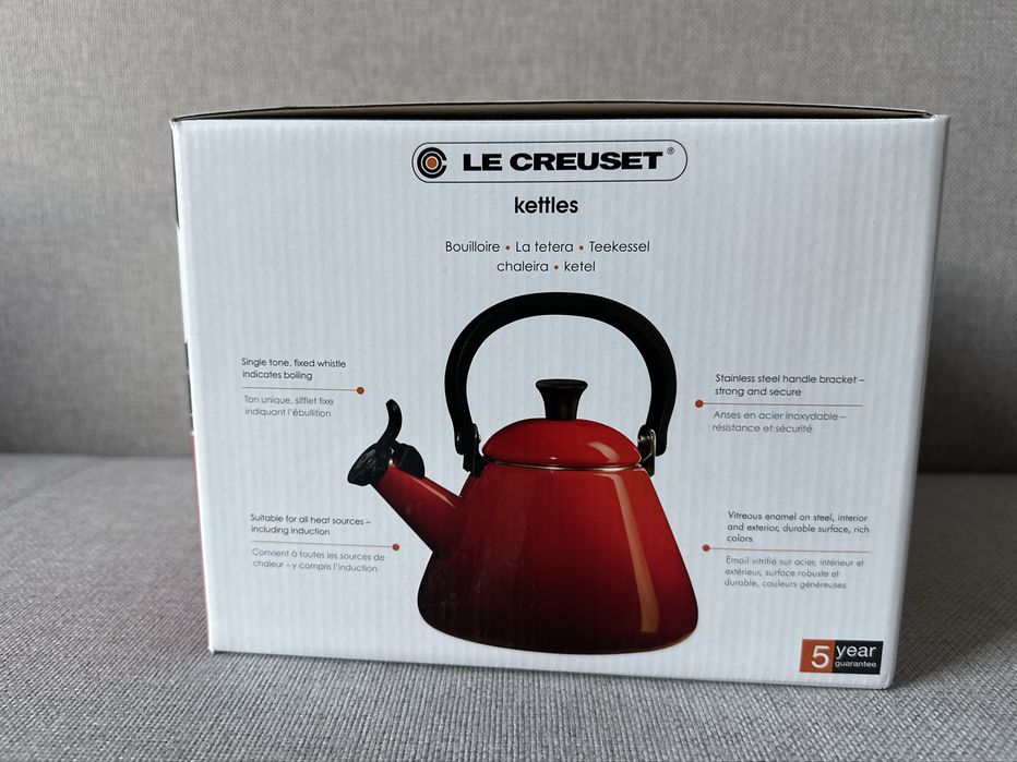 Le Creuset - różowy czajnik