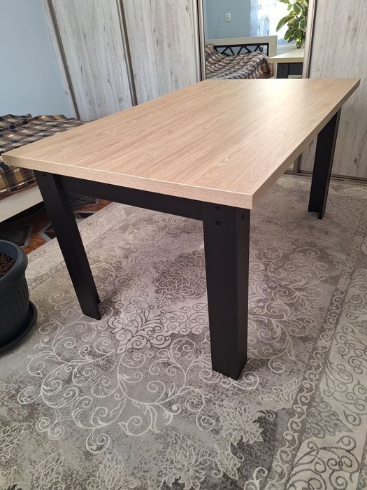 Stół jak nowy,duży idealny do salonu jadalni