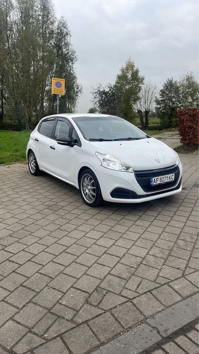 Peugeot 208 2015 рік 1.6 дизель
