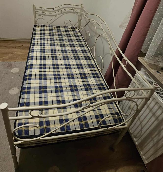 Łóżko z materacem 90x200