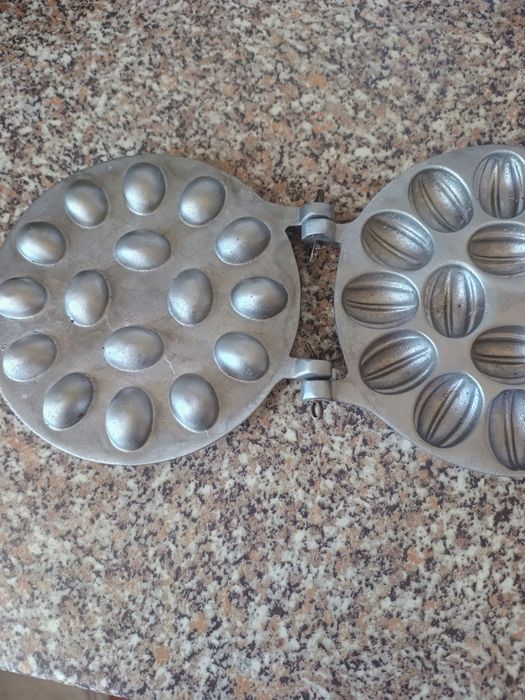 Продам форму для випікання горішків