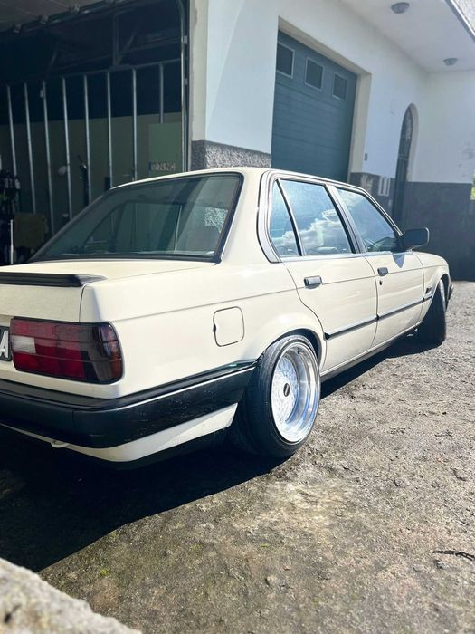 BMW E30 com apenas 84 mil km