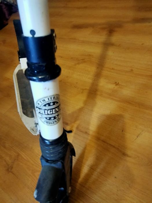 Самокат з заднім аморт.