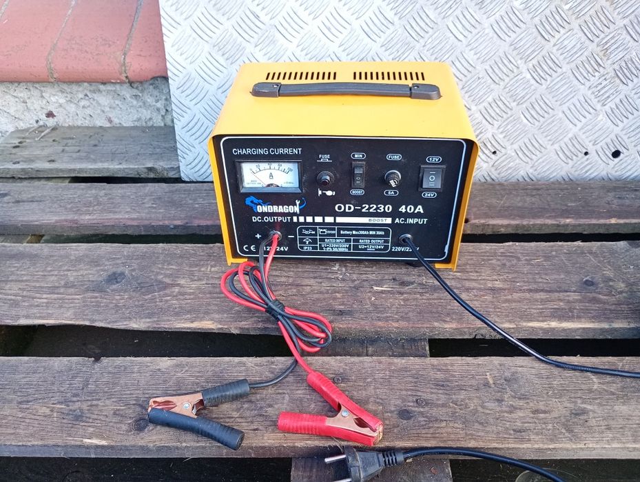 Prostownik Dragon 30 amper z funkcją rozruchu