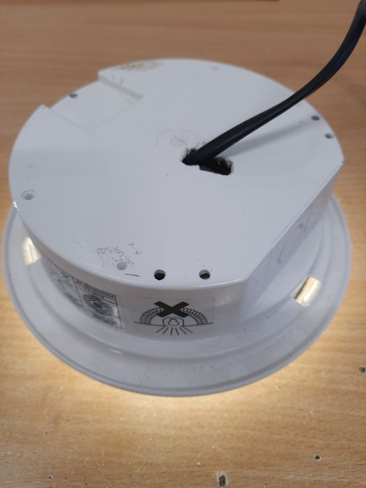 Lampa awaryjna oświetlenie ewakuacyjne.