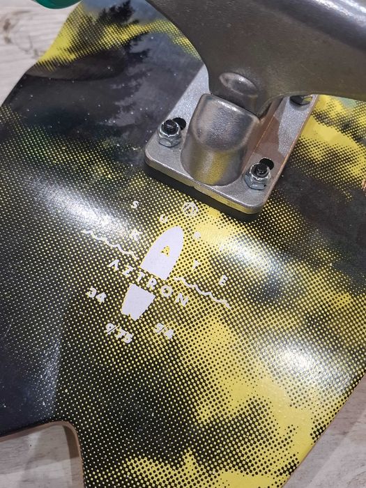 Deskorolka AZTRON Forest 34 Surfskate 34”x9.75” ślady magazynowania