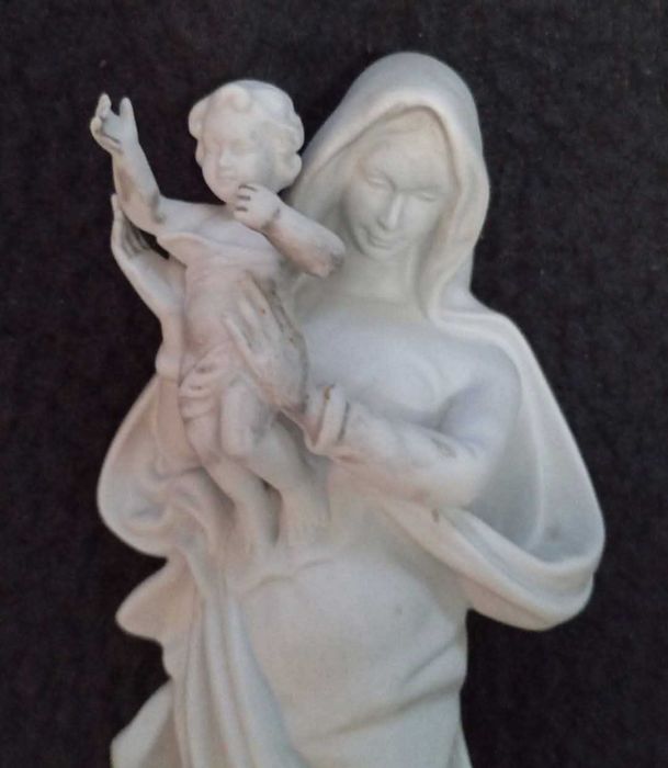 Nossa Senhora Com Menino Jesus
Escultura Em Biscuit ( Vista Alegre )