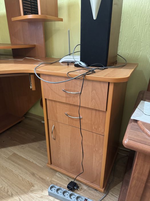 Компʼютерний стіл