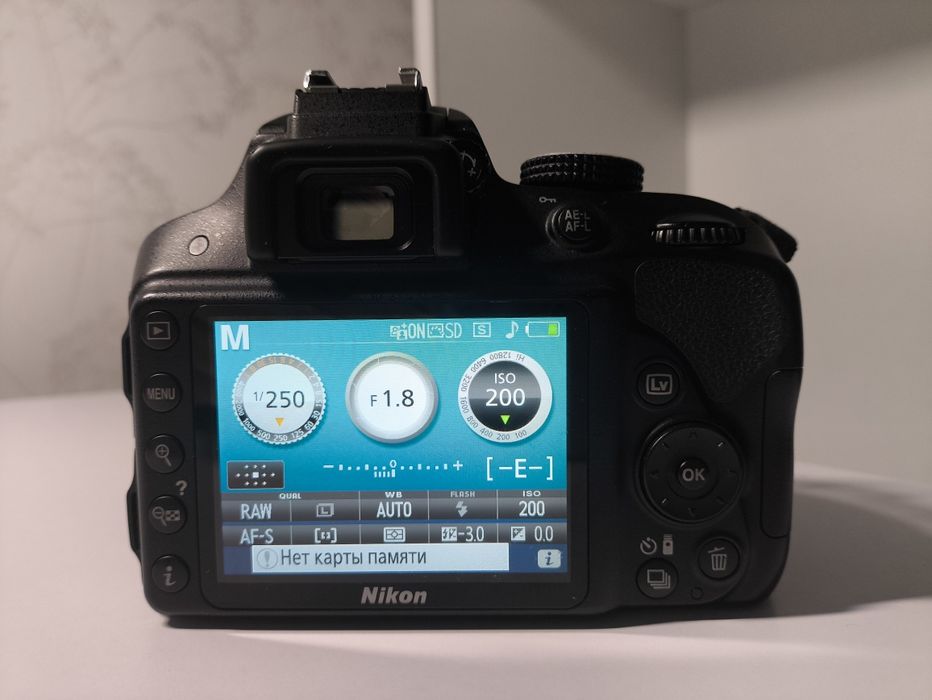 Nikon D3300 + об'єктив 35mm f/1.8G, пробіг 11000