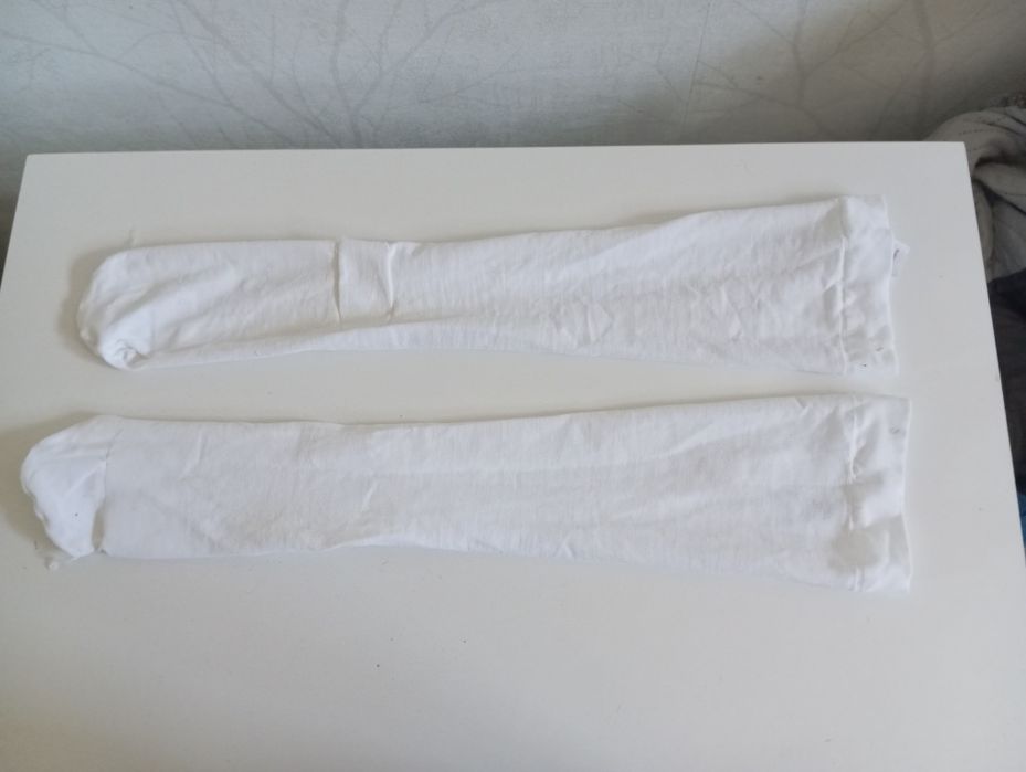 Białe podkolanówki uciskowowe

Arion UlcerSys Liner M standard
Długosc 48cm, obwód u góry 2*11,5cm