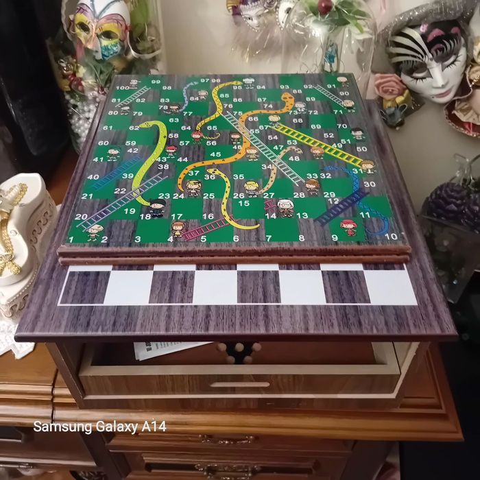 Tabuleiro  de jogos  10