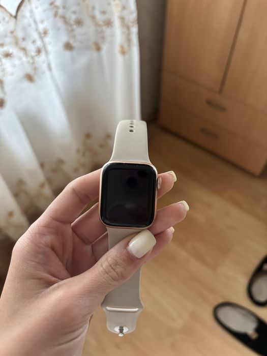 Apple Watch SE.