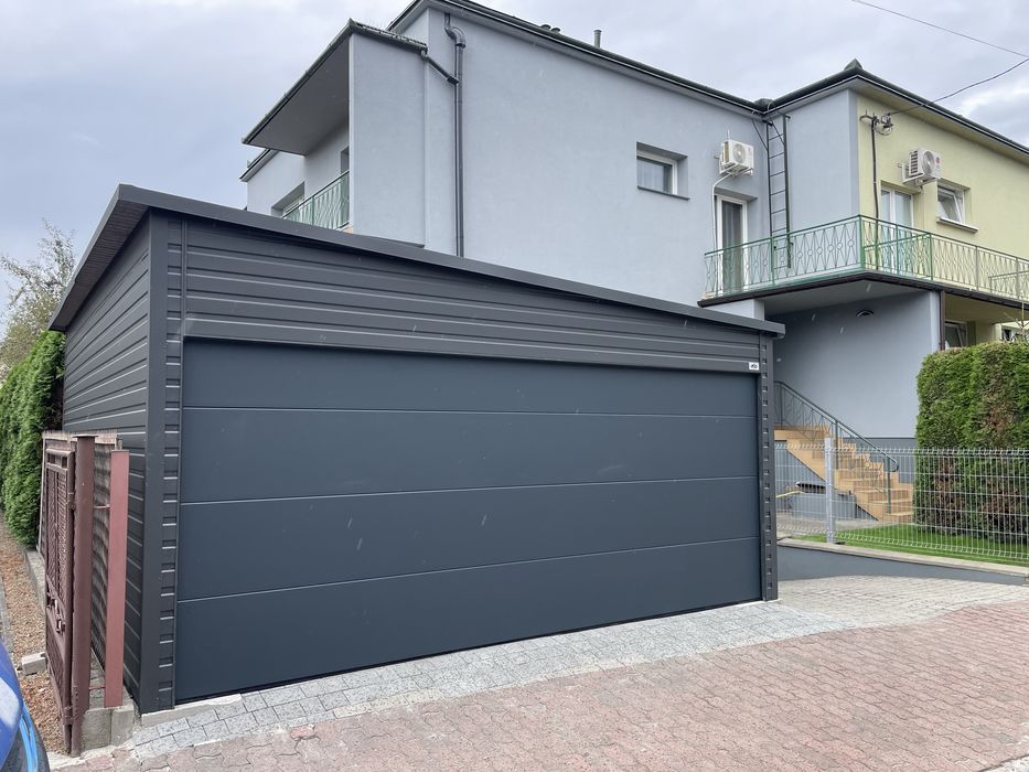 Garaż blaszany 5.5x6, brama segmentowa, profil zamknięty ocynkowany.