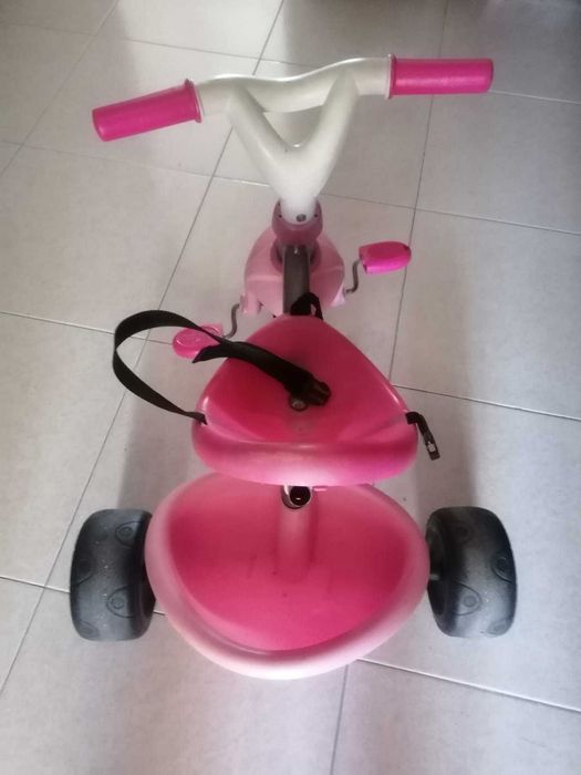 Triciclo evolutivo Rosa com mastro de direção