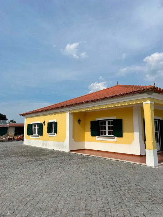 Moradia unifamiliar com terreno