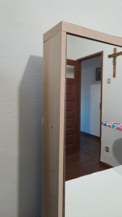 Móvel de casa de banho com espelho