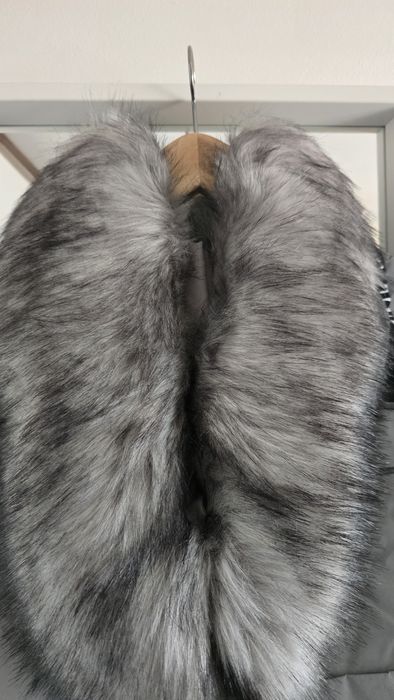 Casaco cinza prateado impermeável