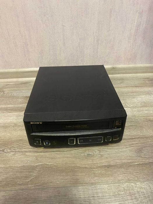 Продаю видеомагнитофон Sony
