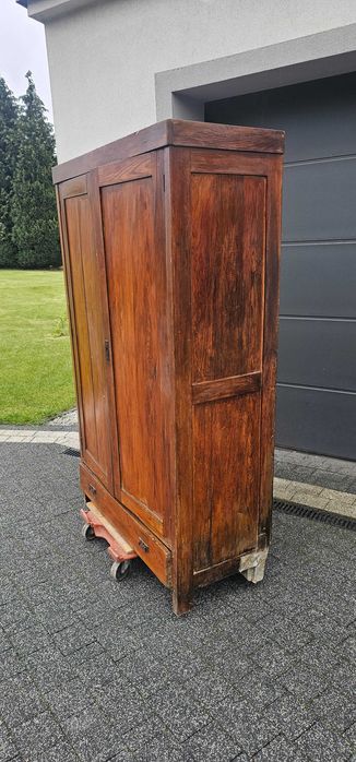 Przedwojenna szafa z okresu  międzywojennego