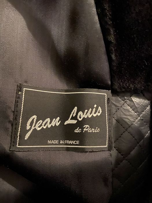 Krótki  plaszcz damski marki Jean Louis de Paris .