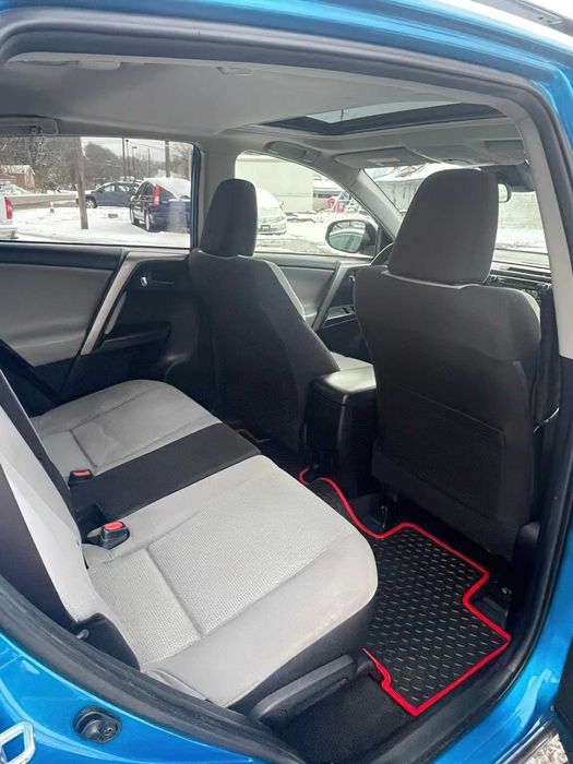 Toyota RAV4 XLE      2017