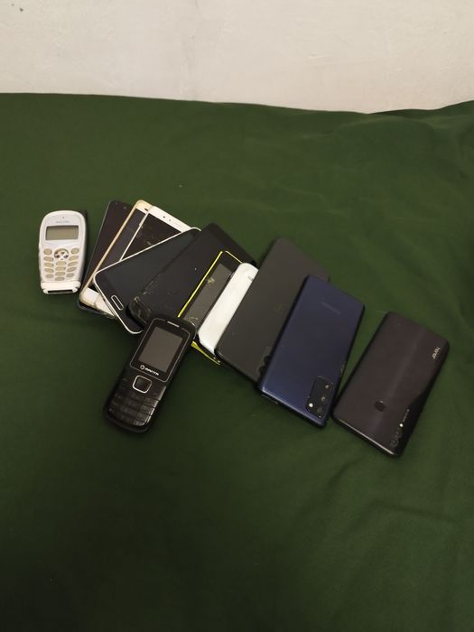 Zestaw telefonów uszkodzonch