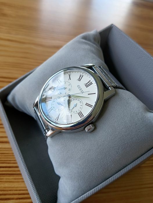 GUESS Srebrny Zegarek  Luksus & Precyzja