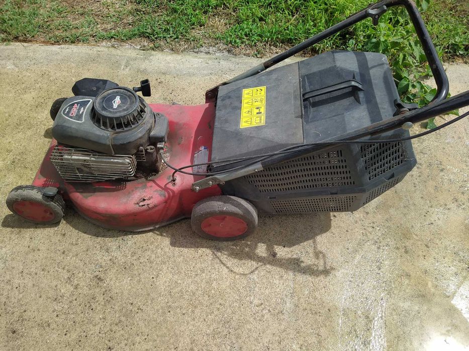 Vendo Maquina de relva a gasolina