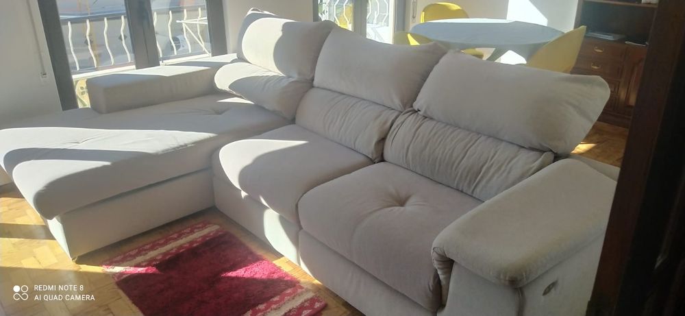 Vendo sofá com baú,elétrico e articulado 03 lugares.