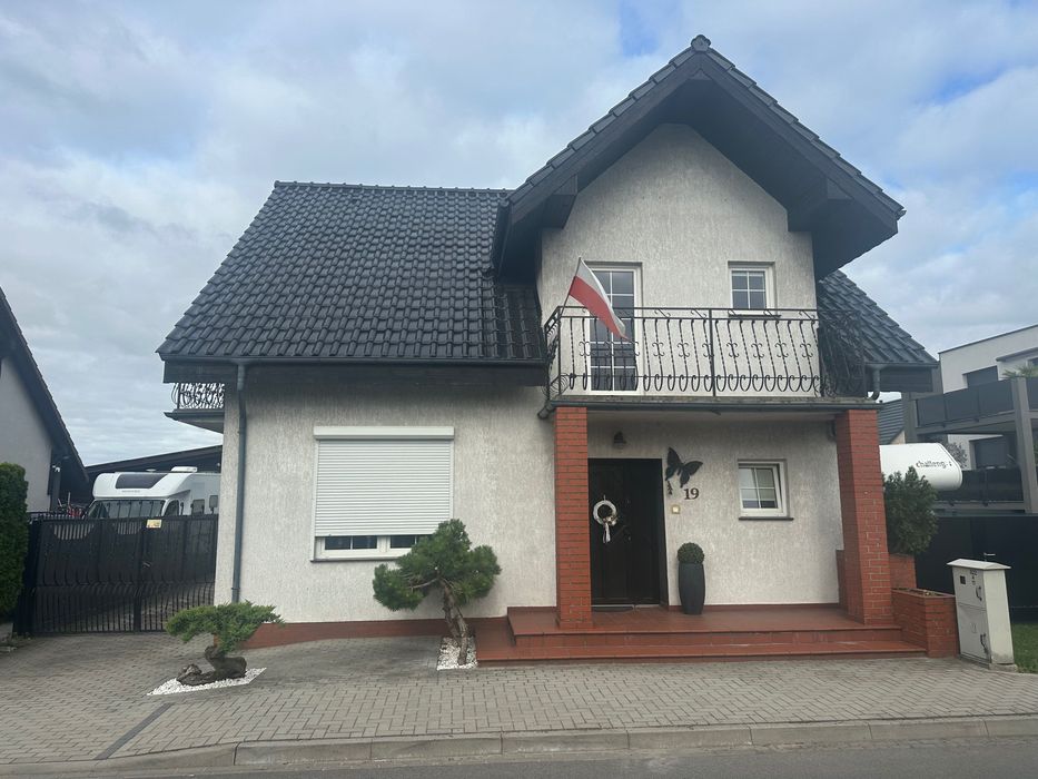 dom na cichej ulicy